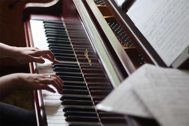 Playing Piano: MightyExpert Playing Piano: MightyExpert